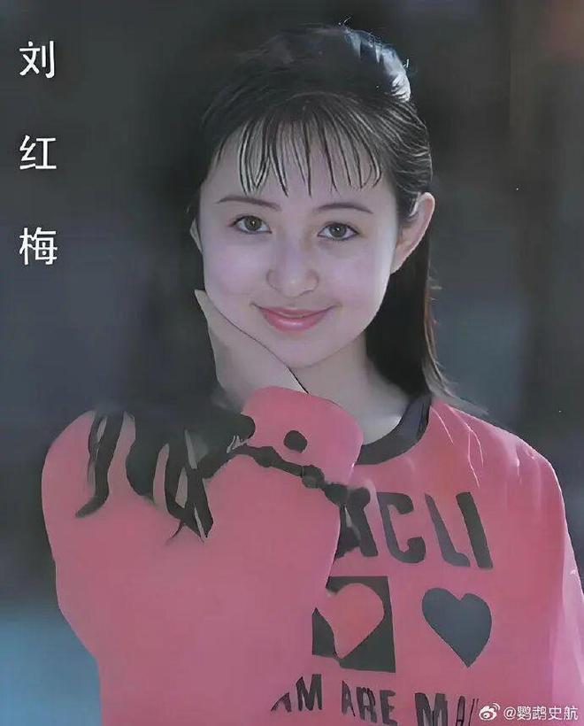原来她是蒙古族,身高1米71,长相漂亮,和吴京、杨紫合作都没火,《重器》和黄景瑜、蒋奇明搭戏火了