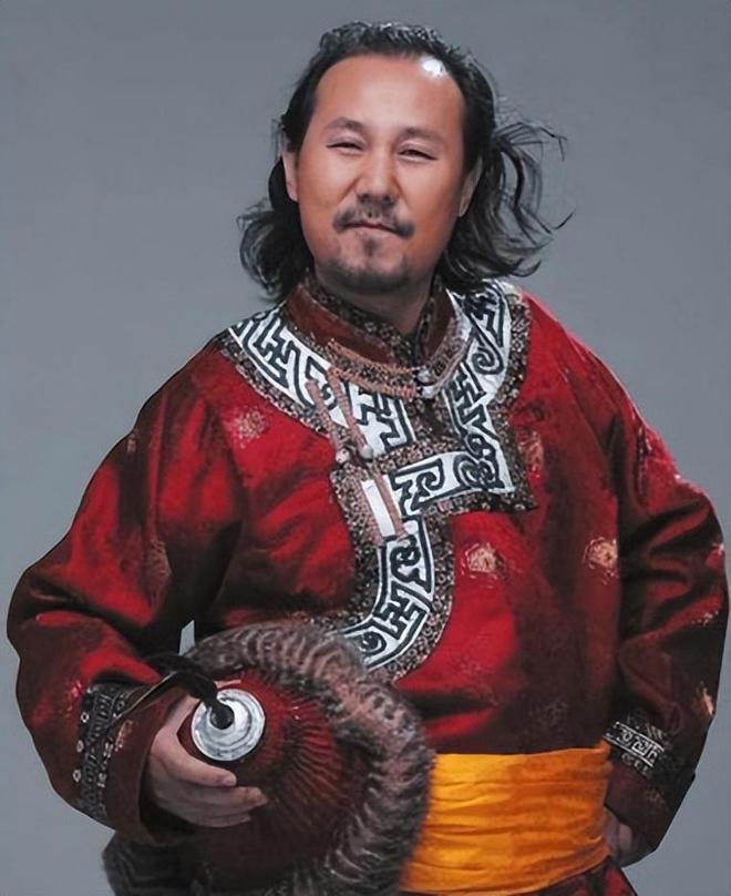 坏人绞尽脑汁不如笨人灵机一动,捂司机眼睛的也是没谁了