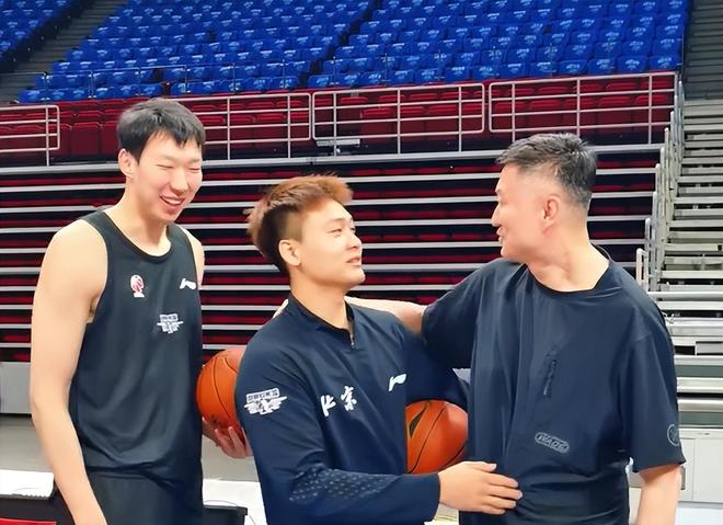 一个国家能蠢到什么程度?看看法国就明白了:法国黑人接近800万,巴黎新生儿里70%是黑人