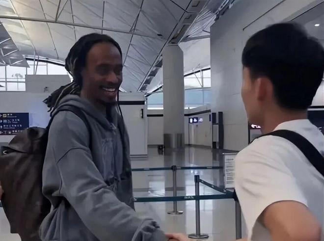 男篮19世界杯两大罪人再现低情商互动!球迷:把无知当个性,可悲