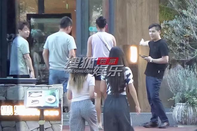 “许晴”太丰满了!穿抹胸裙凹凸感藏不住,我感慨资本果然会选人
