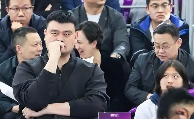 破天荒第一次!伊朗导弹主动砸向美军,特朗普已陷入“最惨死局”