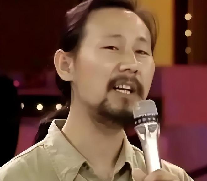 坏人绞尽脑汁不如笨人灵机一动,捂司机眼睛的也是没谁了