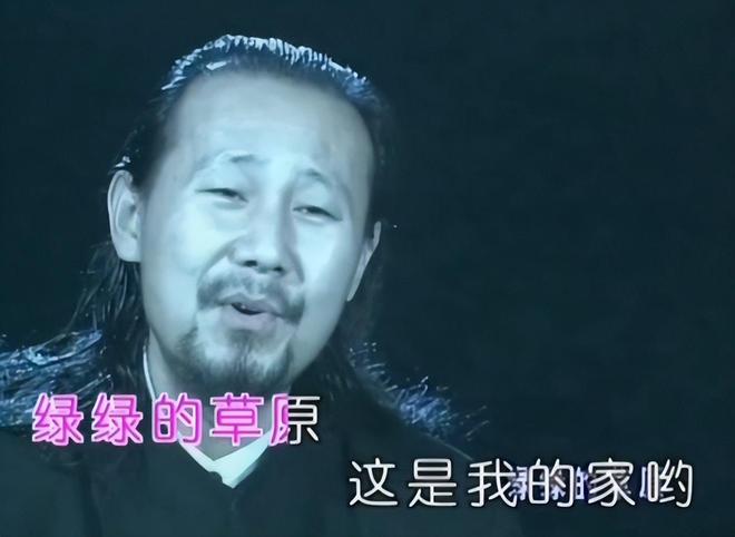 坏人绞尽脑汁不如笨人灵机一动,捂司机眼睛的也是没谁了