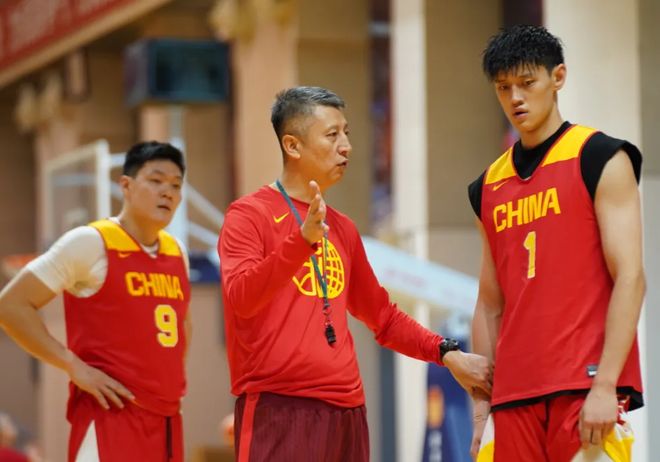 中国男篮队长调整！赵继伟时隔两年再次担任，郭士强目标率队全胜