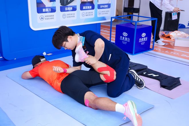 尼克斯总决赛G4媒体日:布伦森谈父子并肩 阿奴诺比回应隔扣文班